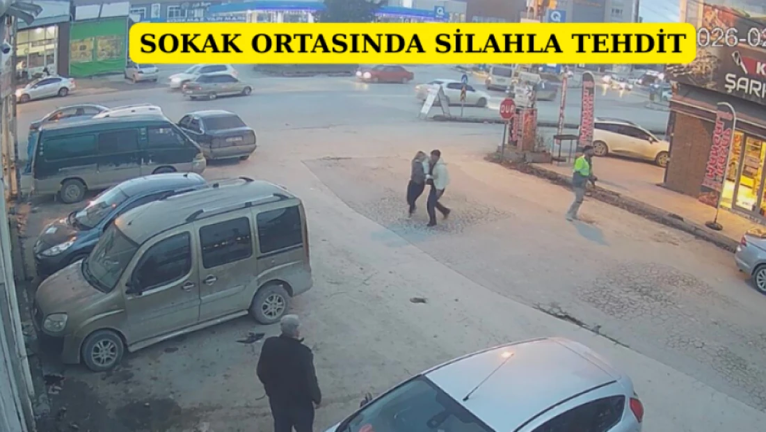 Sokak ortasında silahla tehdit