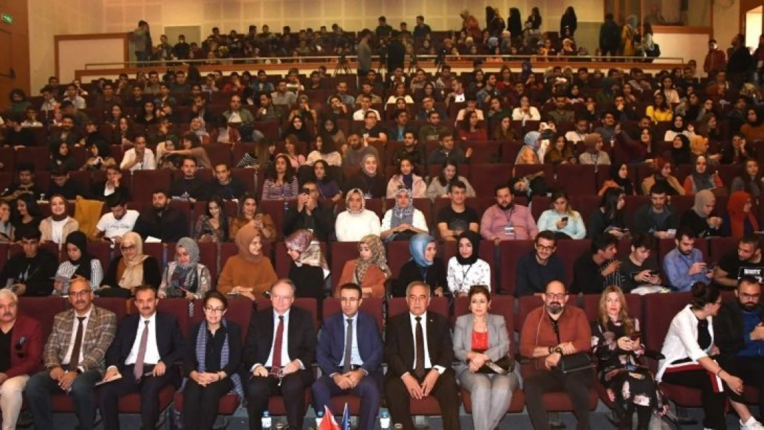 'Çevrimiçi Gençlik-Dijital Çağda Medya Okuryazarlığı Forumu' düzenlendi