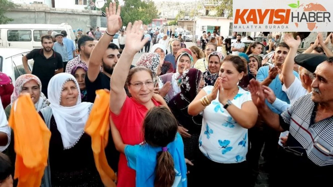 'Hükümet Kadın' seçimi kazandı