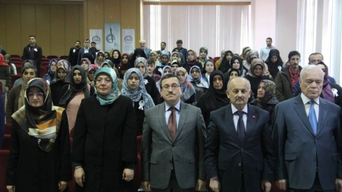 'Peygamberimiz ve Aile' konulu programa yoğun ilgi