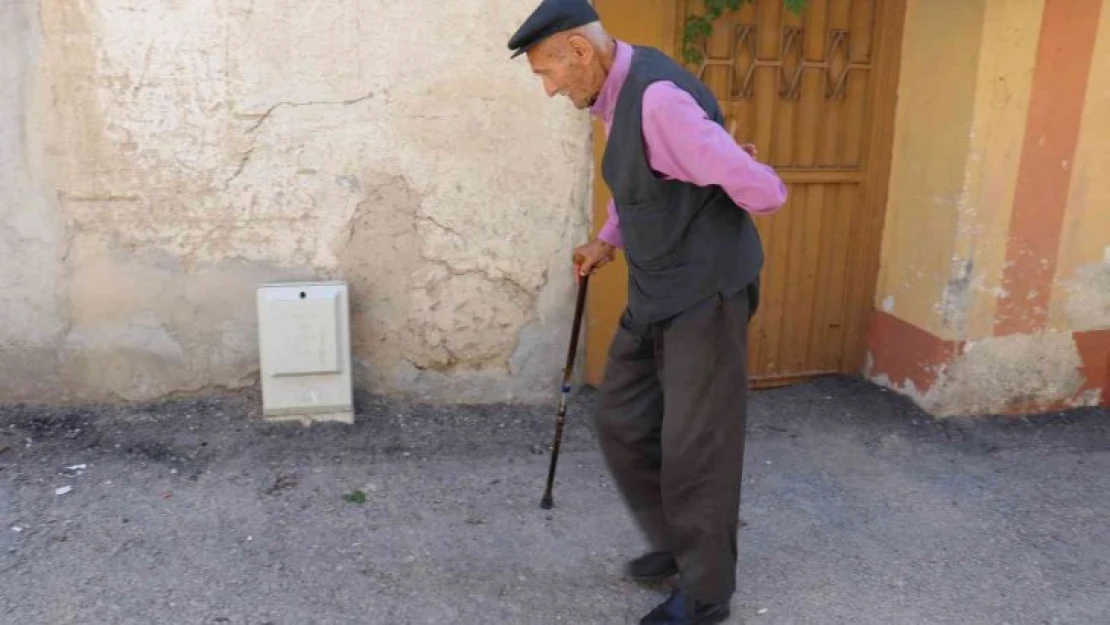 100 yaşındaki Ali Hakverdi eski bayramları özlüyor