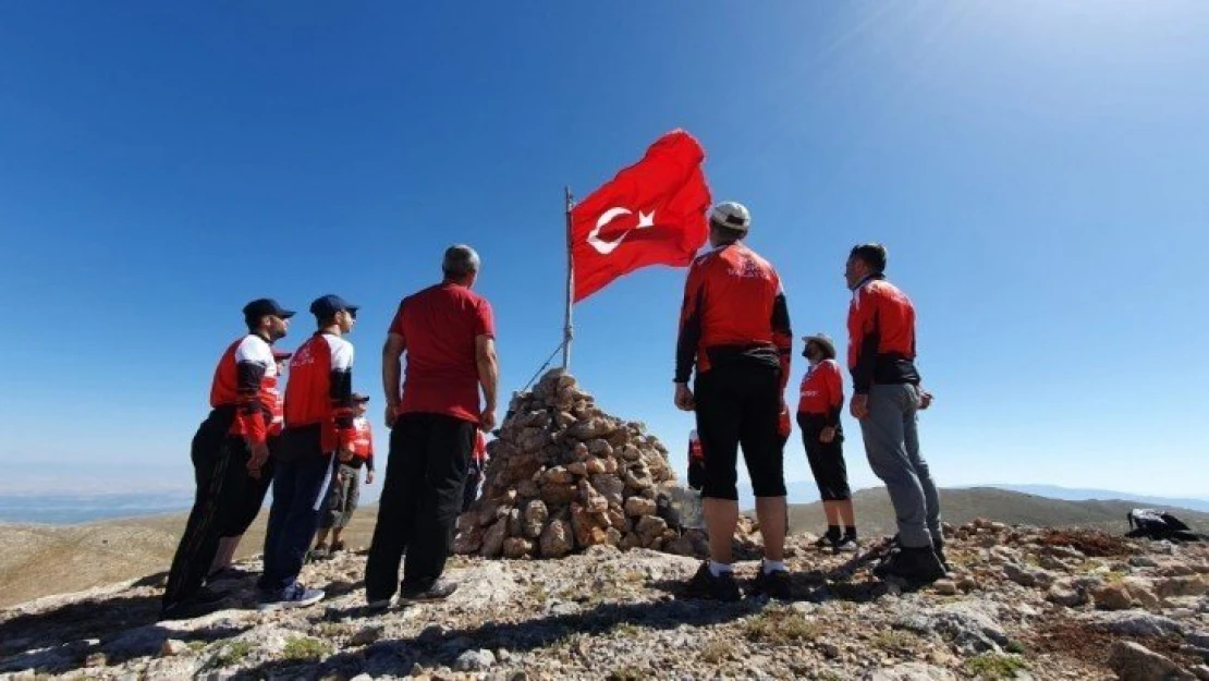 15 Temmuz şehitleri için Beydağı'na tırmandılar