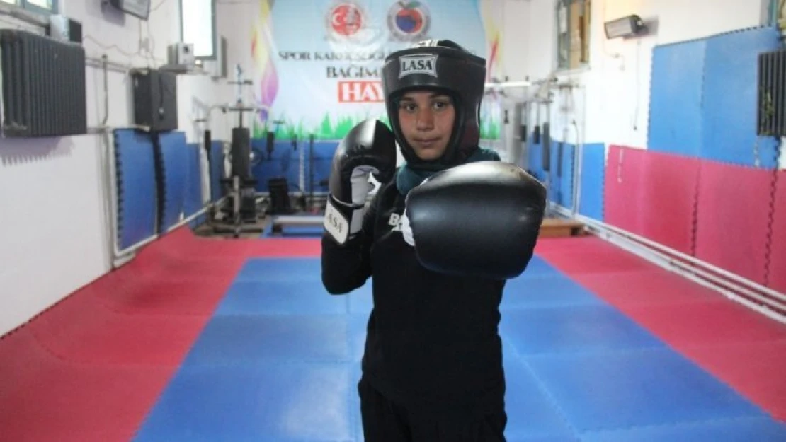 16 kardeşli ailenin 14. çocuğu olan Züleyha, Muaythai Milli Takımı'na seçildi