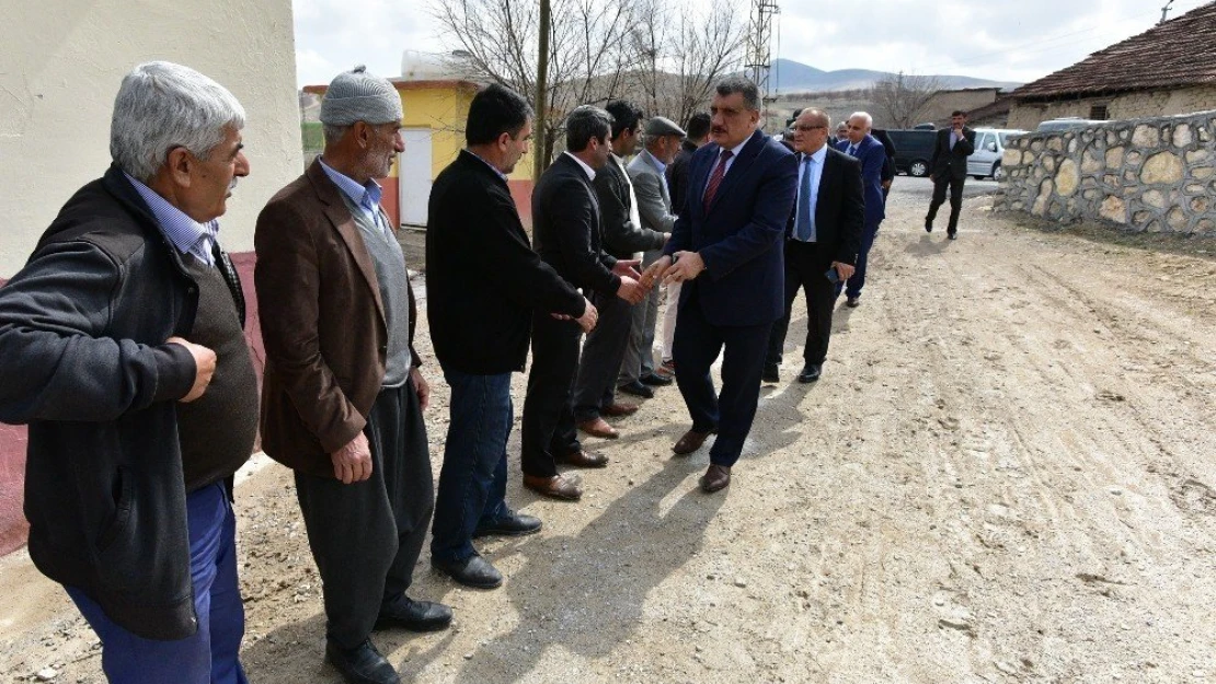 Gürkan, Karakaşçiftliğiköyü Mahallesinde hizmetleri inceledi