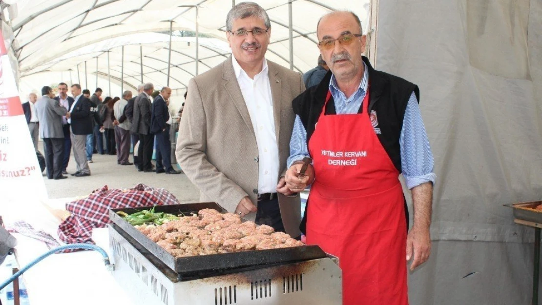 Yetimler yararına kermes açıldı
