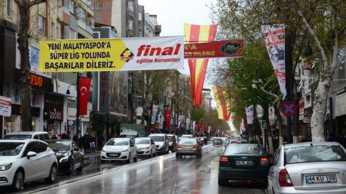 Malatya'da sokaklar sarı kırmızıya boyandı
