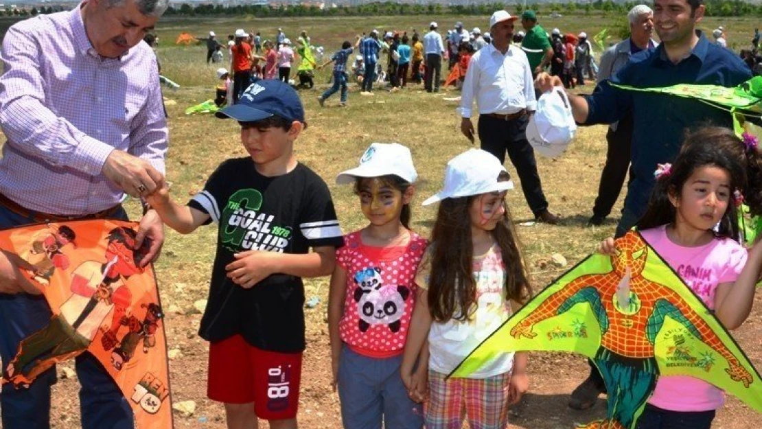 Yeşilyurt 4. Uçurtma ve Sokak Oyunları Şenliği Pazar günü başlıyor
