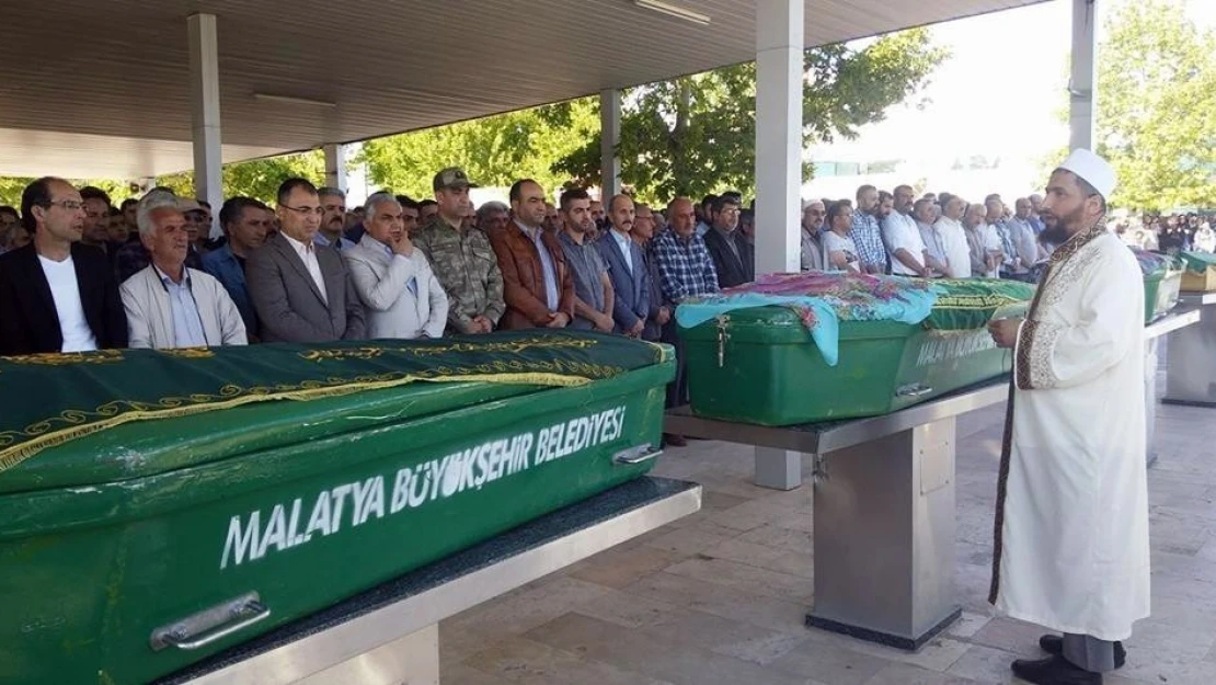 Adıyaman'daki kazada hayatını kaybeden aile Malatya'da toprağa verildi
