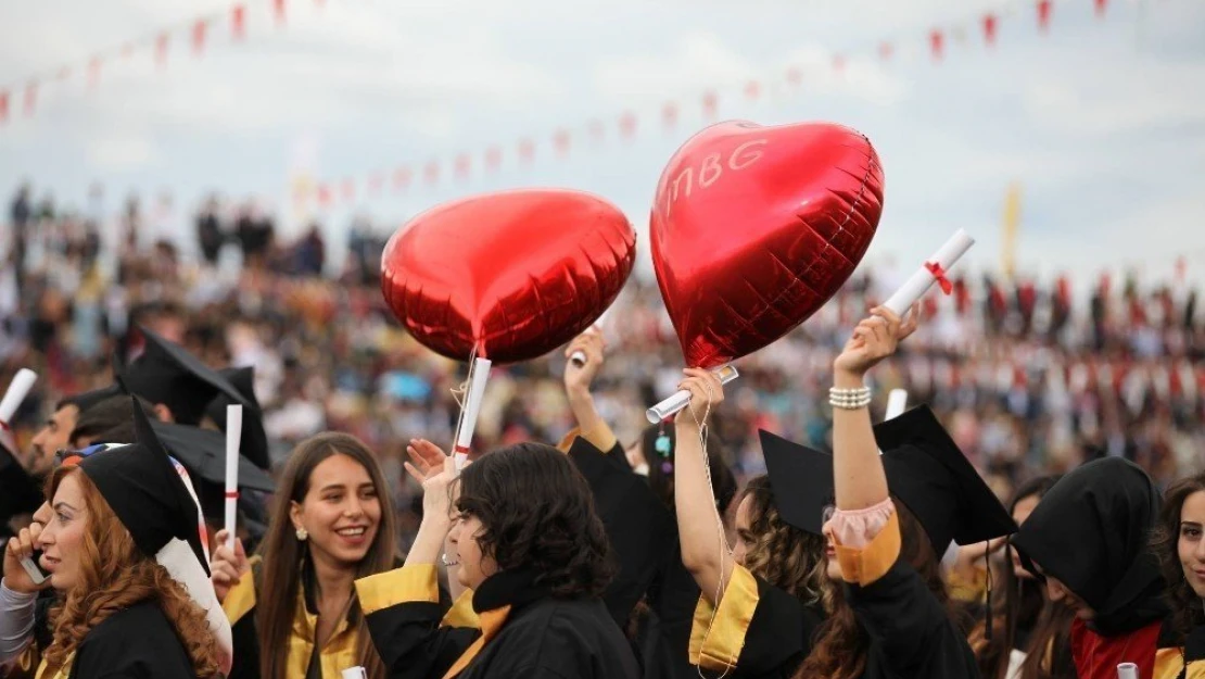 İnönü Üniversitesinde mezuniyet coşkusu
