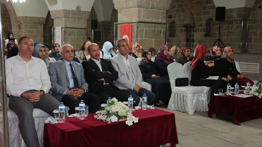 'Kadın yasal hakları eğitimi' konusunda konferans düzenlendi
