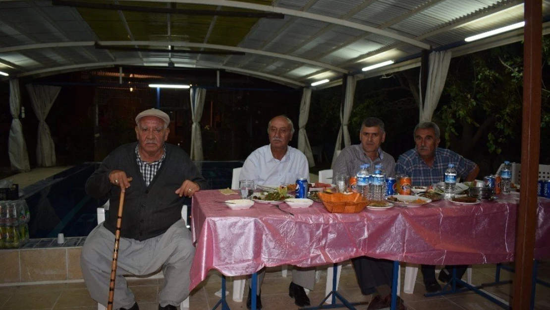 Akçadağlı genç iş adamları iftarda bir araya geldi
