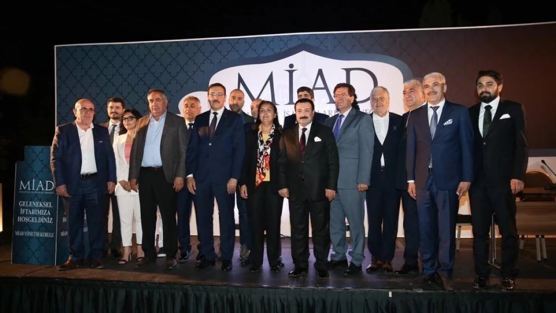 Bakan Tüfenkci MİAD iftarına katıldı
