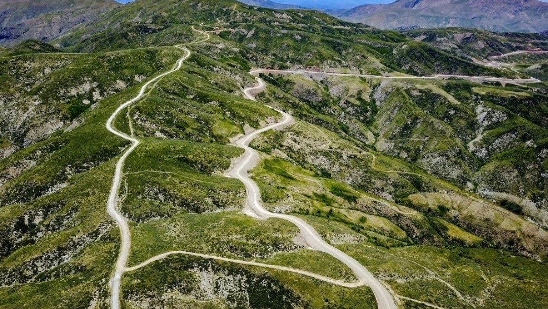 Büyükşehir 45 km'lik yolu genişletiyor
