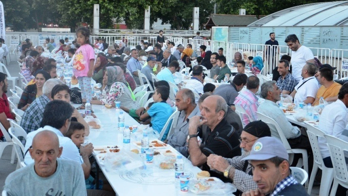 Malatya'da bin 500 kişiye iftar
