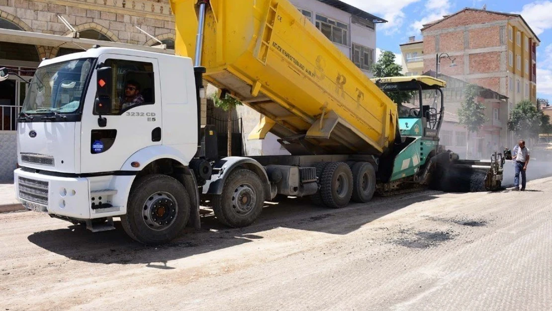 Büyükşehirden bayram öncesi yoğun asfalt mesaisi
