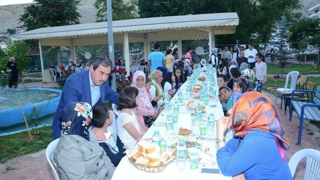 Eser kadınlarla iftarda buluştu
