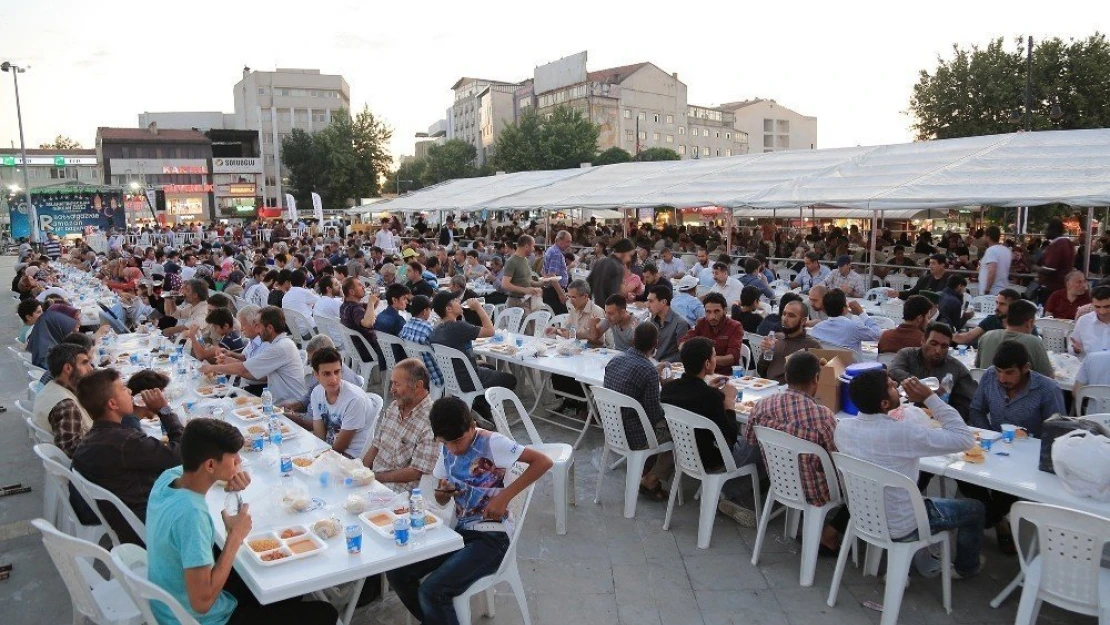 Ramazan Ayı boyunca yaklaşık 100 bin kişiye iftar verildi
