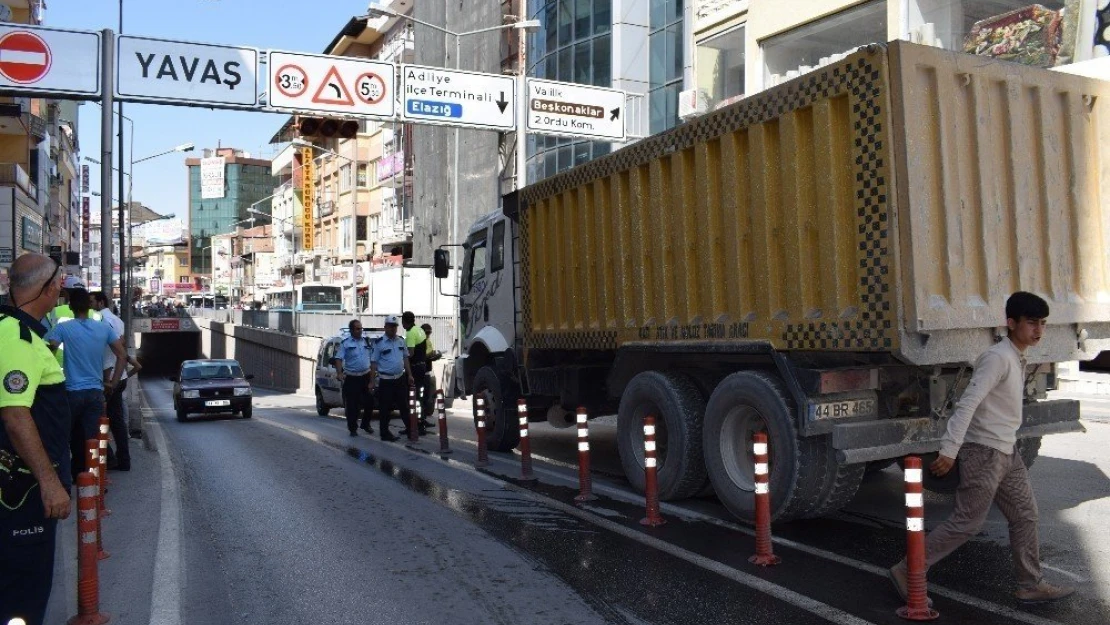 Yaşlı adama çarpan sürücü kaçtı