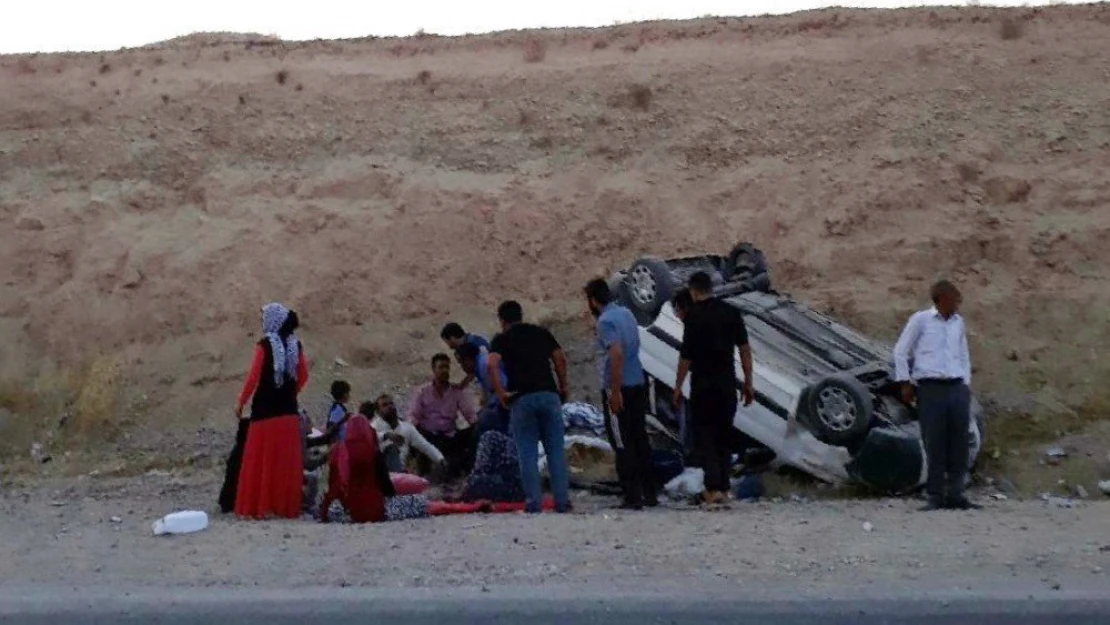 Malatya'da minibüs devrildi: 13 yaralı
