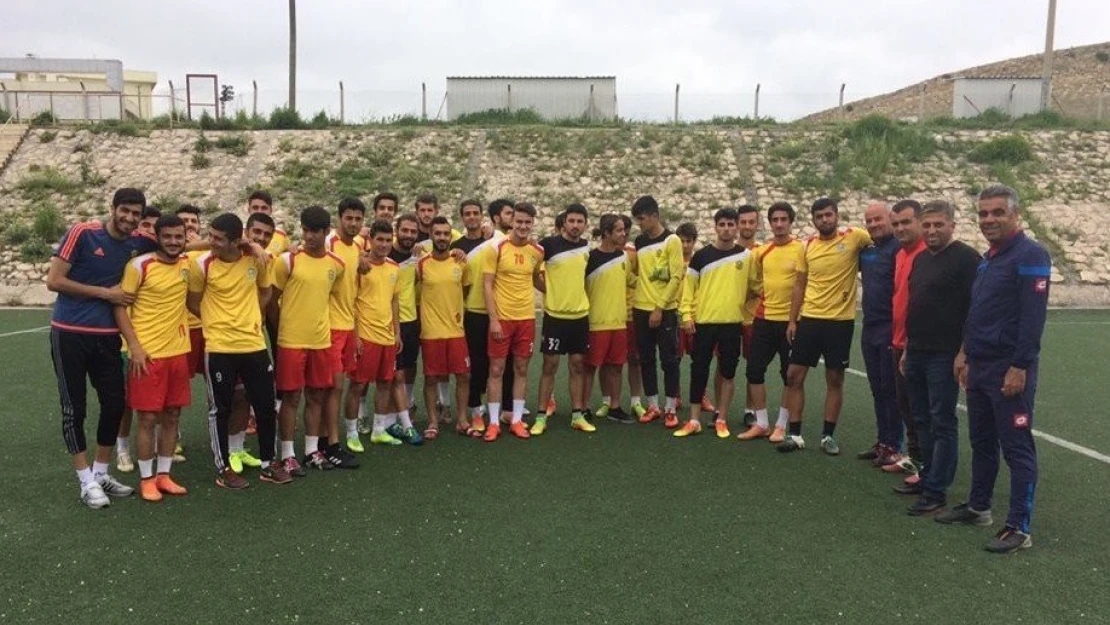 Yeni Malatyaspor alt yapısı mücadelesiyle alkış alıyor
