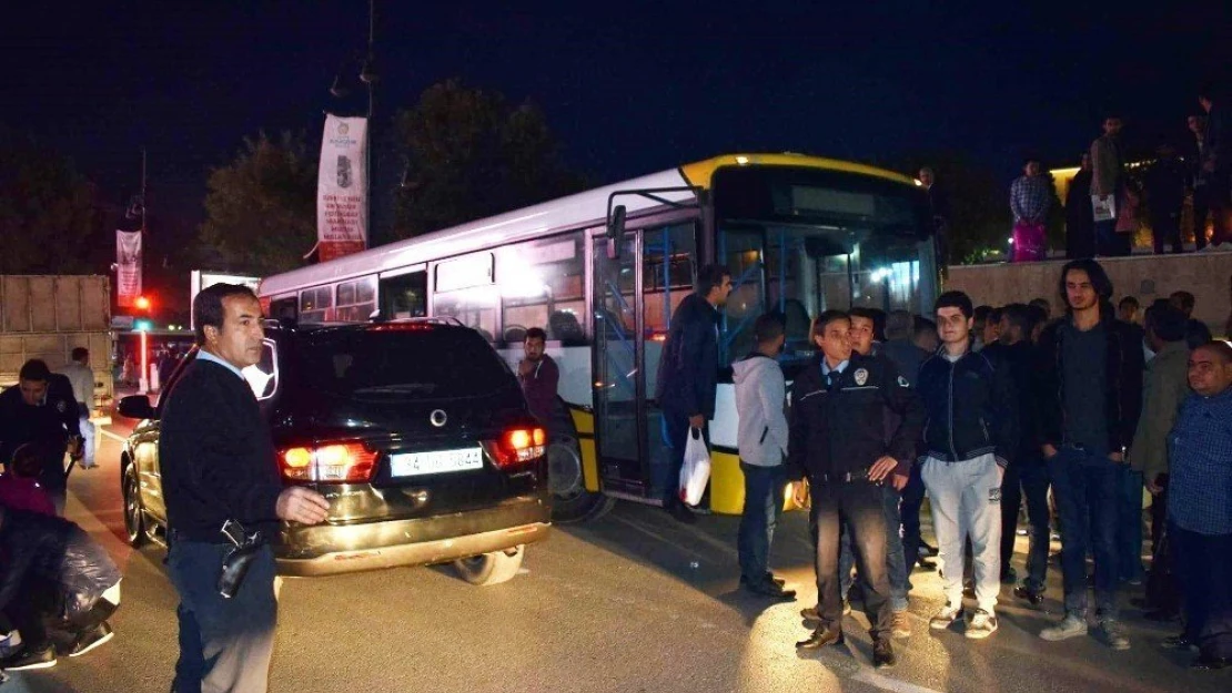 Freni boşalan otobüs paniğe neden oldu
