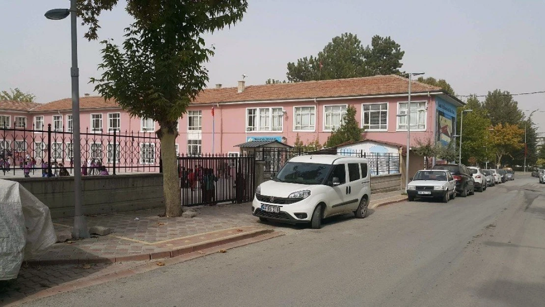 16 yaşındaki çocuk, okul hizmetlisini bıçakladı
