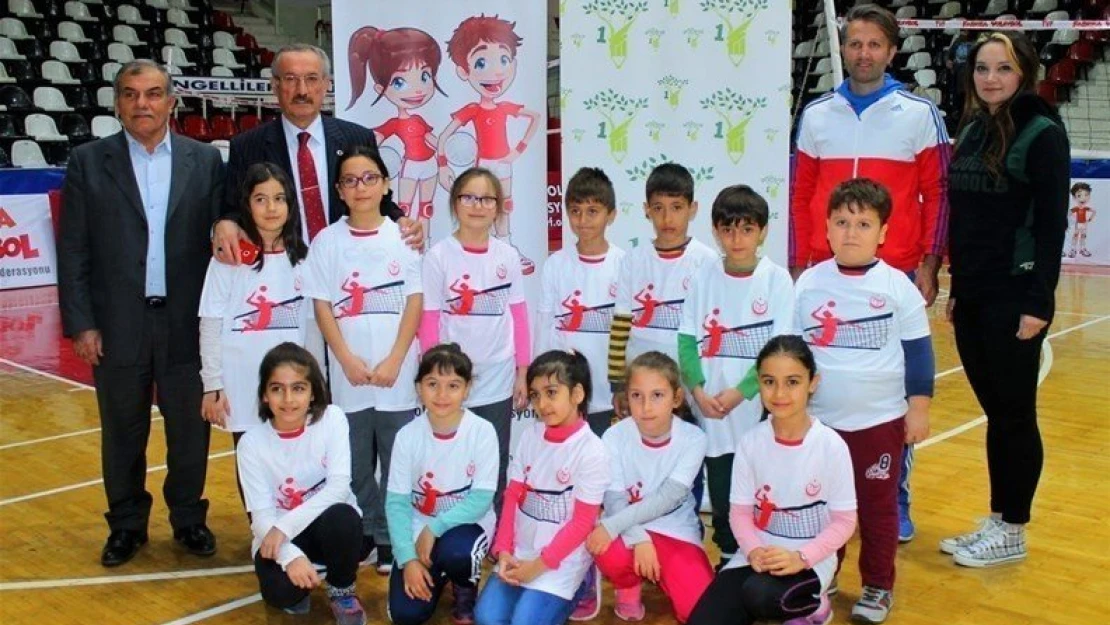 Fabrika Voleybol okulunda eğitimler devam ediyor
