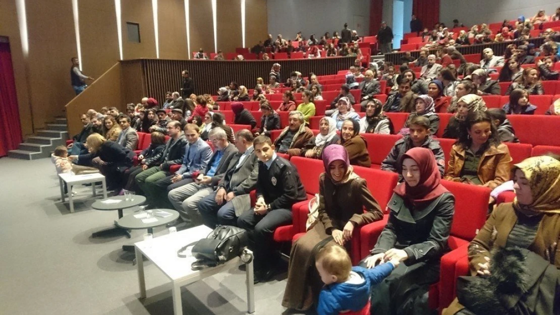 Arapgir'de 'Sevgi engel tanımaz' konulu konferans
