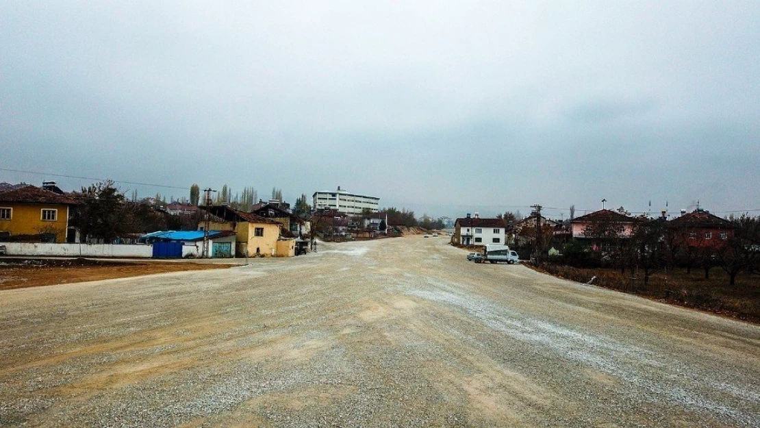 Büyükşehir Belediyesi 50 metre genişliğinde yol açıyor
