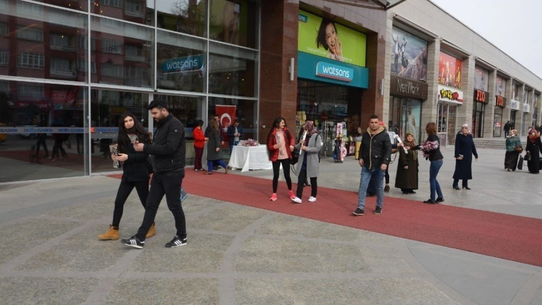 Doğa Cadde AVM, 14 Şubat sevgililer Gününü unutmadı.