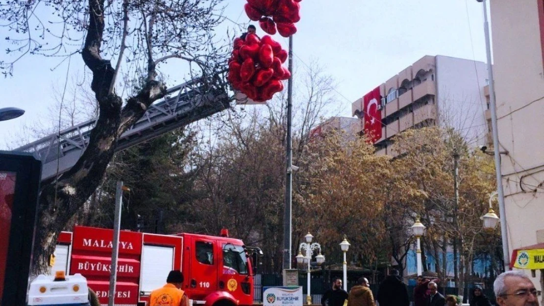 Baloncunun yardımına itfaiye yetişti
