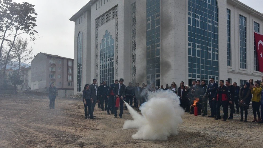 Belediye personeline yangın söndürme eğitimi
