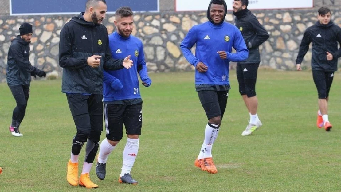 Evkur Yeni Malatyaspor'da bütün hesaplar 3 puan üzerine
