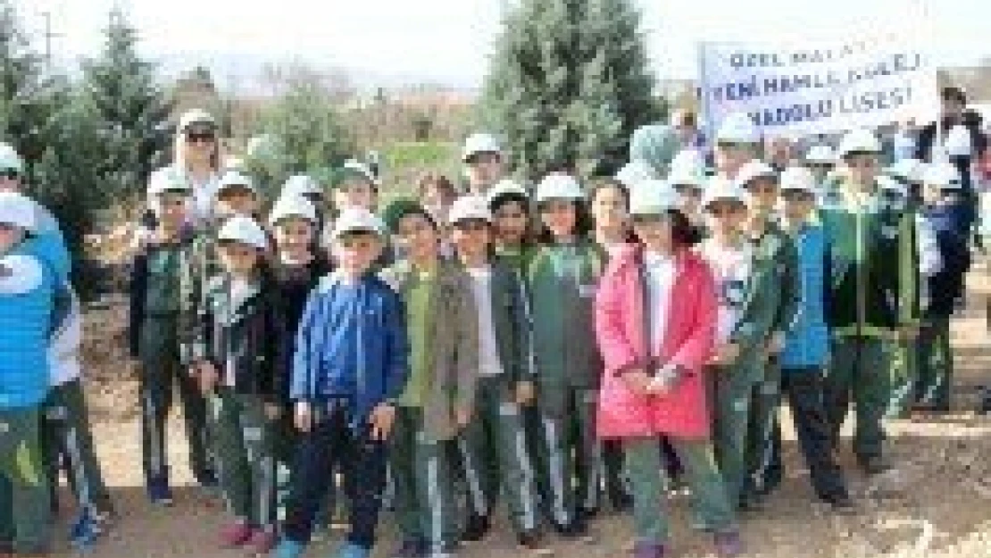 Çamlıca öğrencileri fidan dikme etkinliğine katıldı
