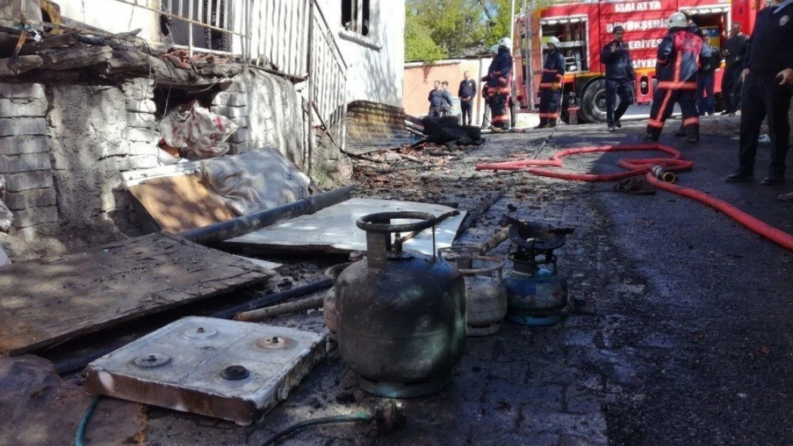 Malatya'da ev yangını
