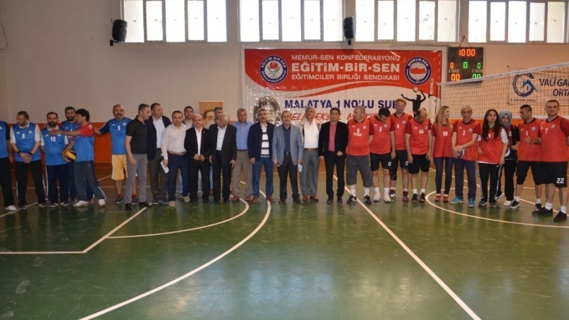 2.Geleneksel Mehmet Akif İnan Voleybol Turnuvası başladı
