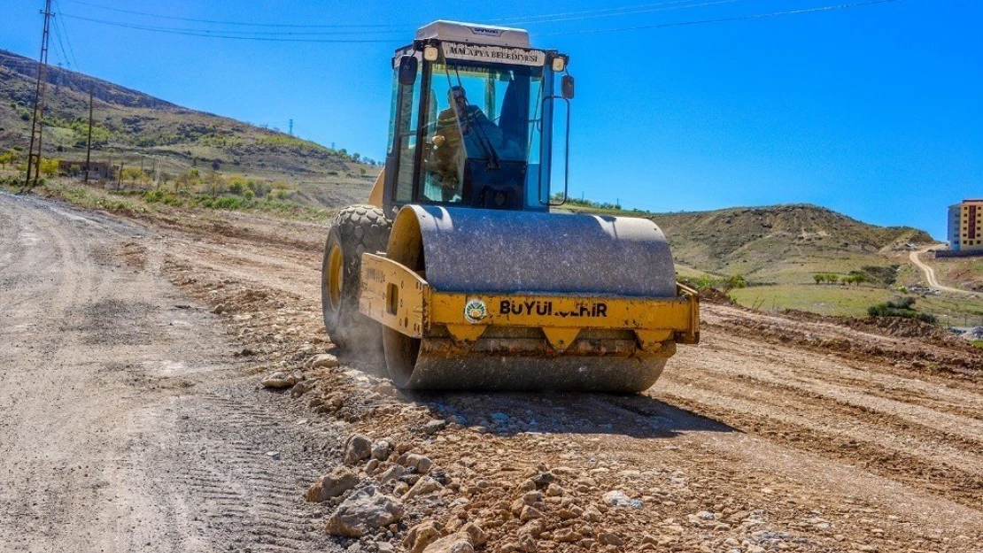 Büyükşehir Belediyesinden yol çalışması
