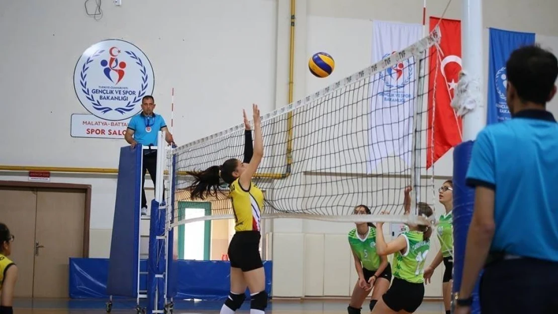 Okullararası Yıldız Kız-Erkek Voleybol Yarı Final Şampiyonası