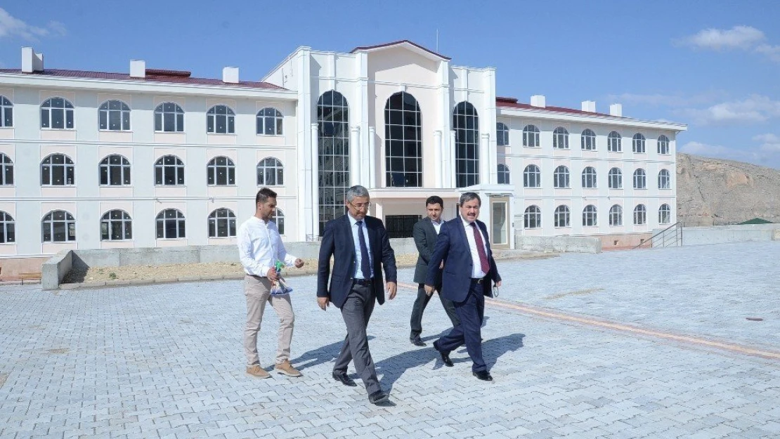 Başkan Eser, İmam Hatip Lisesi binasını inceledi