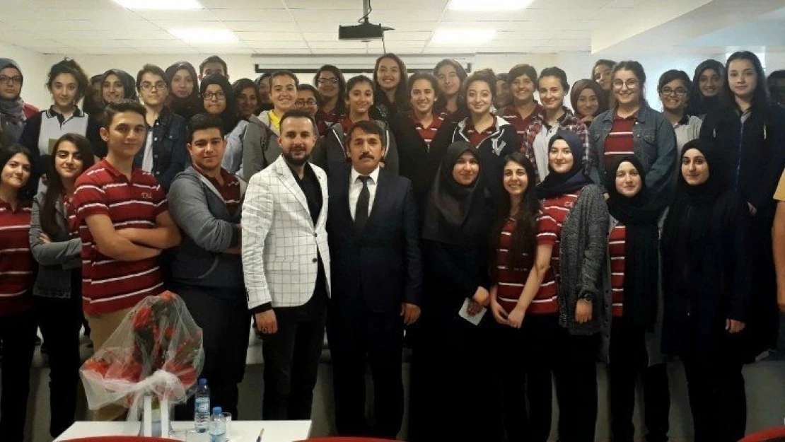 Ünlü danışman İpek, öğrencilerle buluştu