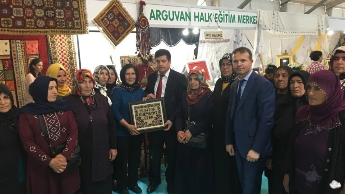 Arguvan standı canlı müziğiyle ilgi odağı oldu