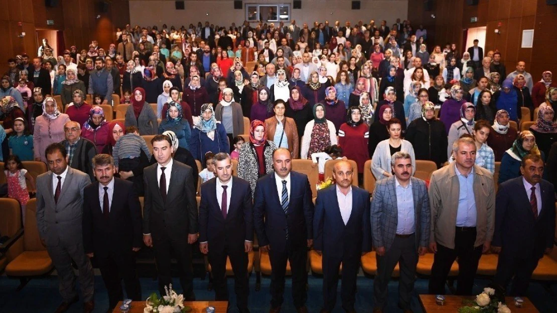 'Türk Bayrağı' özel gösterisi ayakta alkışlandı