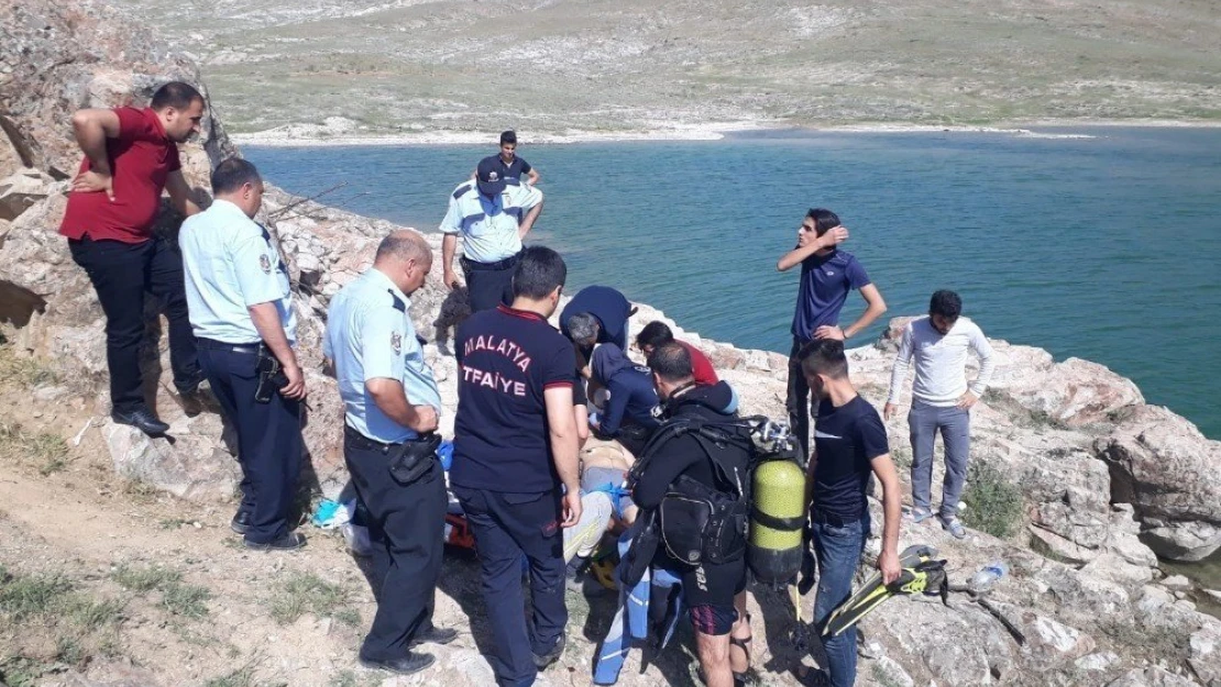 17 yaşındaki çocuk serinlemek için girdiği gölette boğuldu