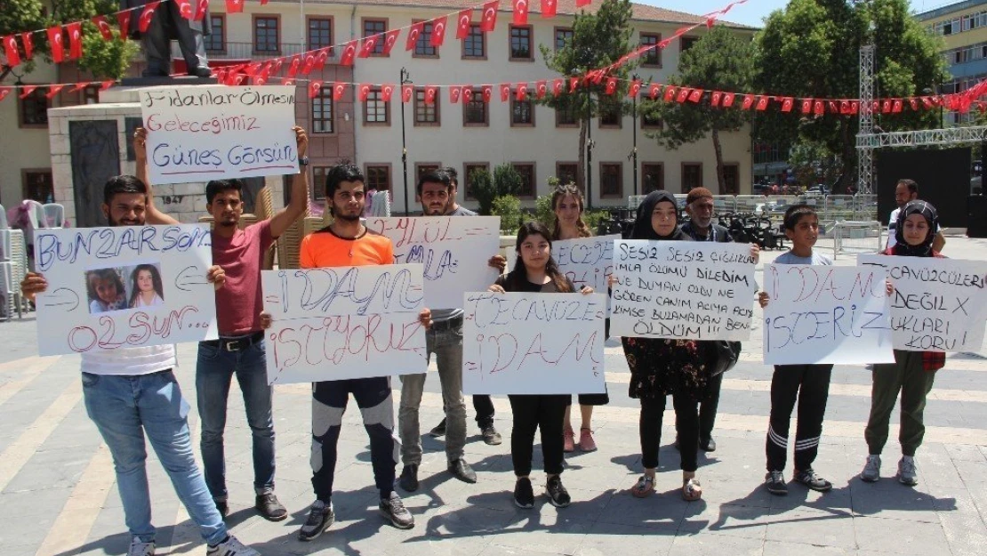 Gençler, çocuk istismarı ve cinayetlerine tepki için yürüdü