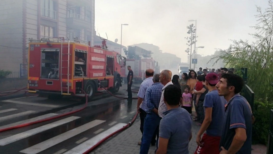 İki katlı evin çatısında yangın!