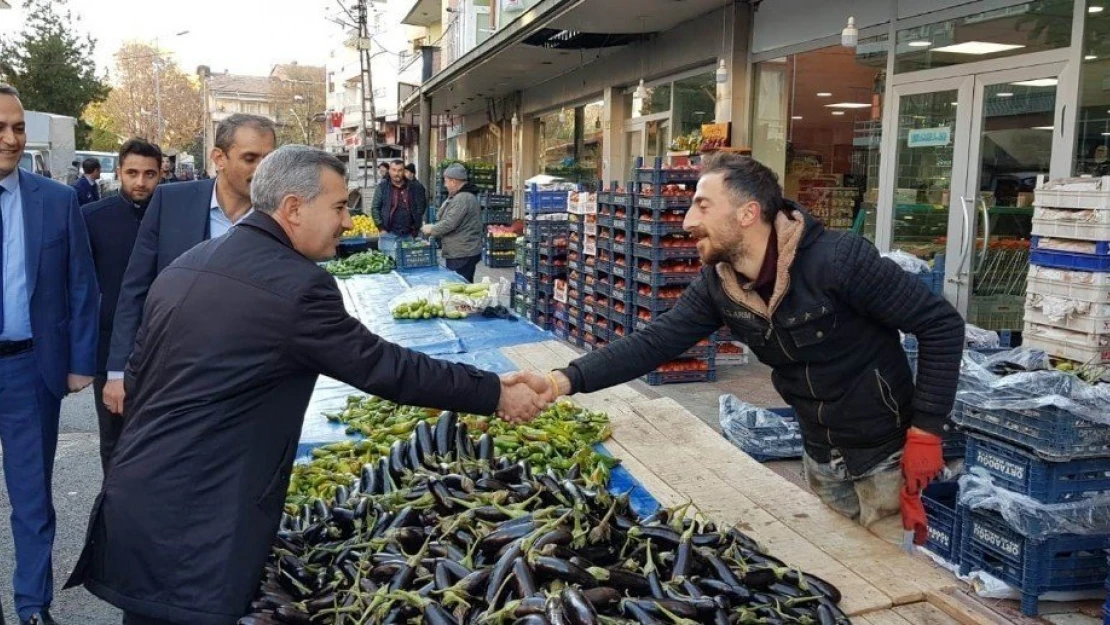 Başkan Çınar, pazarcı esnafını ziyaret edip talepleri dinledi