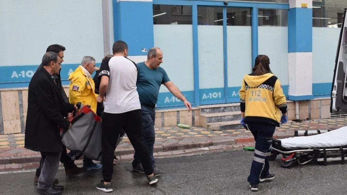 Yaşlı kadını bakıcısı kanlar içerisinde buldu