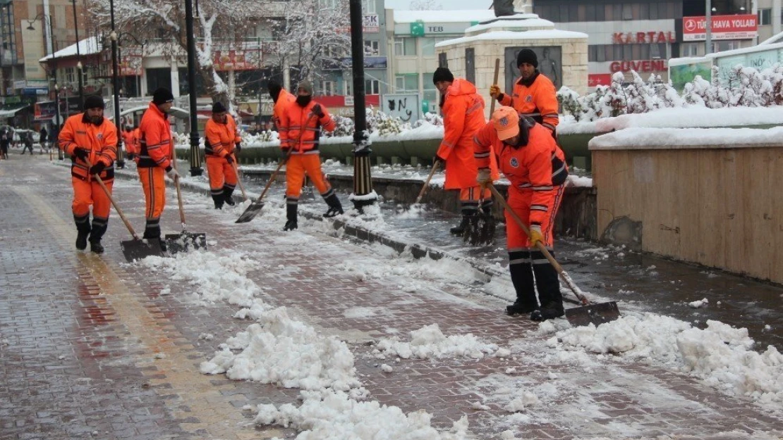 Malatya'da kar temizleme çalışmaları başladı