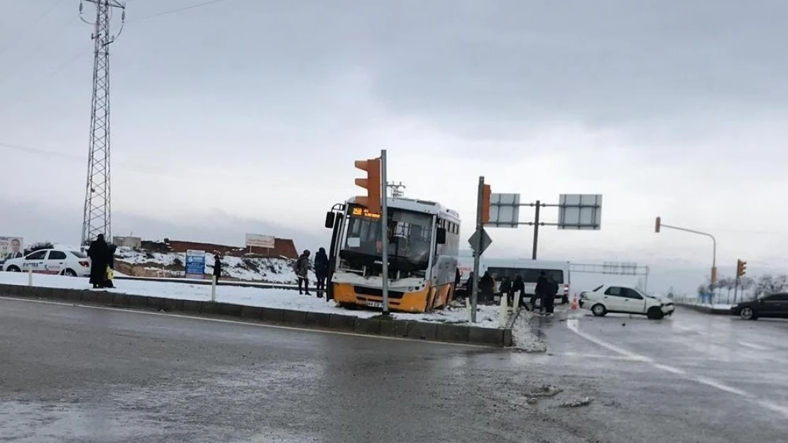 Akçadağ'da kaza: 3 yaralı