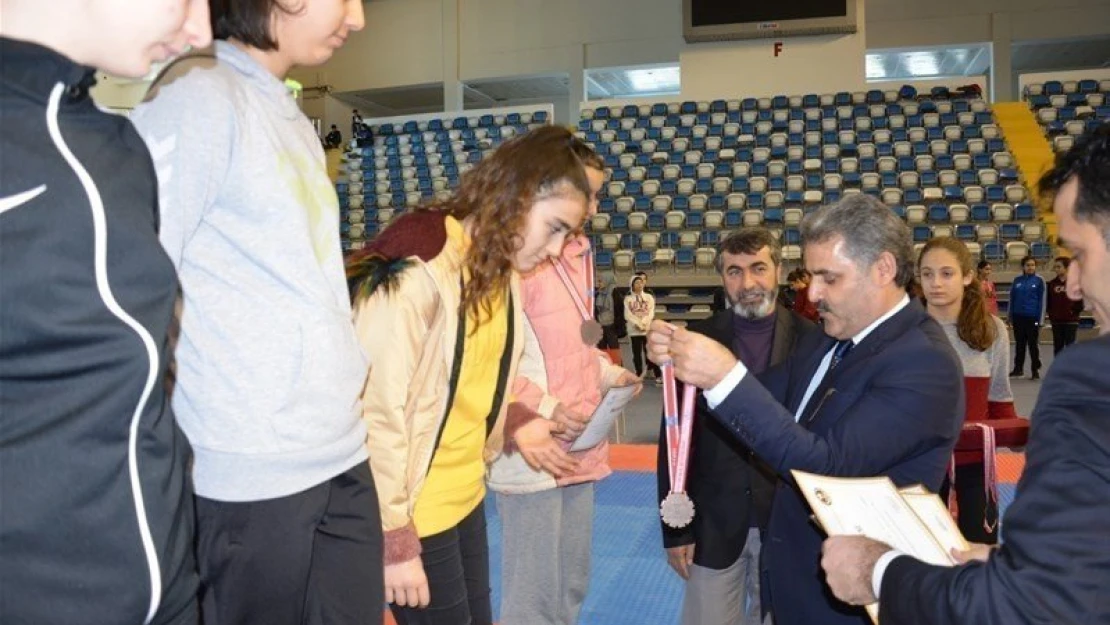 Spor Lisesi'nden madalyalara ambargo